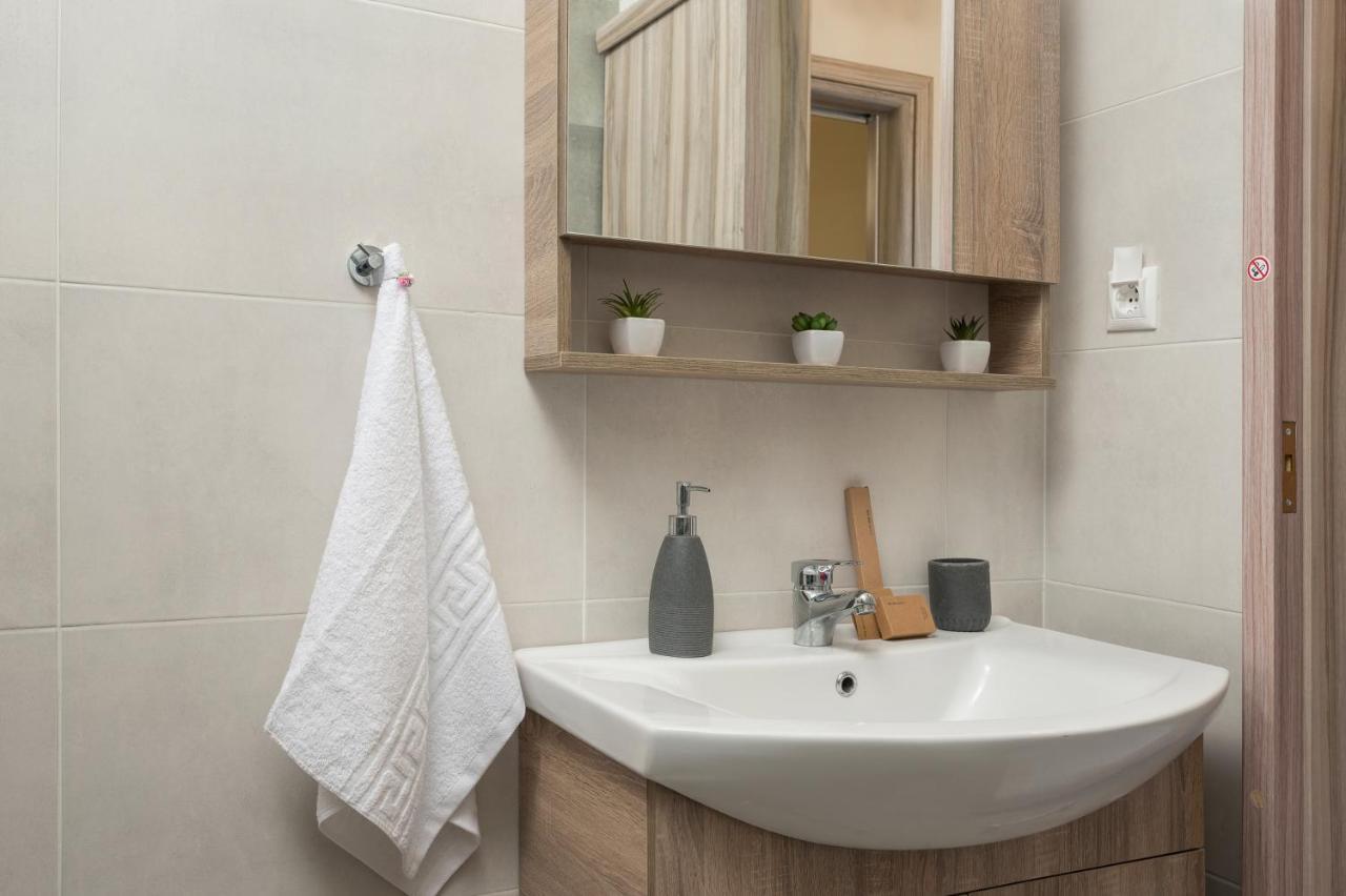 Floral Beach Apt With Lux Extras & Special Treats Kolimvárion Exterior foto